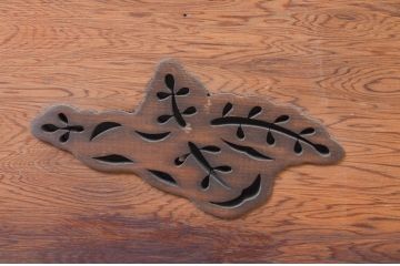 アンティーク建具　屋久杉　透かし彫りがアクセントの欄間1枚(明り取り、明かり取り)(R-069603)