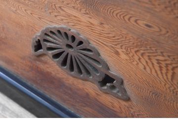 アンティーク建具　屋久杉　透かし彫りがアクセントの欄間1枚(明り取り、明かり取り)(R-069603)