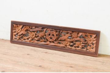 アンティーク建具　立体感のある彫刻が目を惹く小さな彫刻欄間1枚(明り取り、明かり取り)(R-069608)