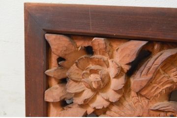 アンティーク建具　立体感のある彫刻が目を惹く小さな彫刻欄間1枚(明り取り、明かり取り)(R-069608)