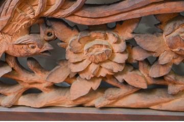 アンティーク建具　立体感のある彫刻が目を惹く小さな彫刻欄間1枚(明り取り、明かり取り)(R-069608)