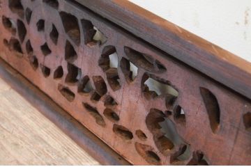 アンティーク建具　立体感のある彫刻が目を惹く小さな彫刻欄間1枚(明り取り、明かり取り)(R-069608)