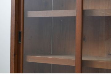  和製アンティーク　人気の薄型!　レトロな佇まいが魅力的な4枚引き戸のサイドボード(収納棚、ガラスケース、食器棚、サイドキャビネット、戸棚、飾り棚、店舗什器)(R-069618)