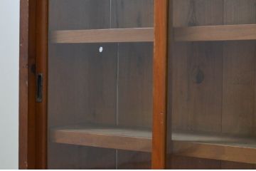 和製アンティーク　人気の薄型!　レトロな佇まいが魅力的な4枚引き戸のサイドボード(収納棚、ガラスケース、食器棚、サイドキャビネット、戸棚、飾り棚、店舗什器)(R-069619)