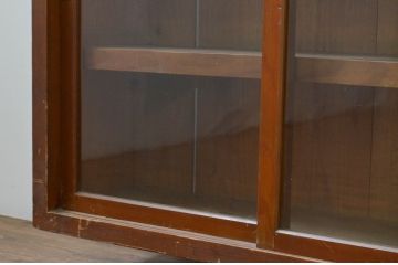 和製アンティーク　人気の薄型!　レトロな佇まいが魅力的な4枚引き戸のサイドボード(収納棚、ガラスケース、食器棚、サイドキャビネット、戸棚、飾り棚、店舗什器)(R-069619)