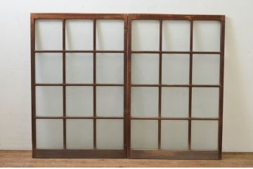 アンティーク建具　どこか懐かしい雰囲気漂うマス目(升目)の格子窓2枚セット(ガラス戸、格子戸、引き戸)(R-069632)