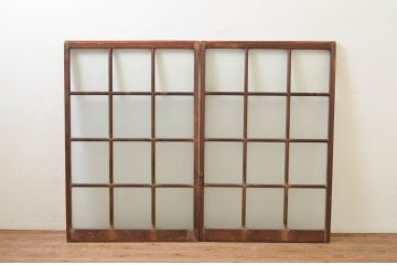 アンティーク建具　どこか懐かしい雰囲気漂うマス目(升目)の格子窓2枚セット(ガラス戸、格子戸、引き戸)(R-069632)