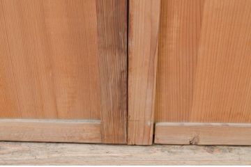 アンティーク建具　経年を感じさせる木味が魅力の板戸窓2枚セット(引き戸)(R-069637)