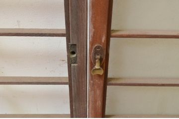 アンティーク建具　レトロな空間演出におすすめの格子入りガラス戸2枚セット(引き戸、格子戸、窓)(R-069651)