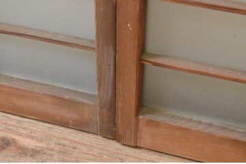 アンティーク建具　レトロな空間演出におすすめの格子入りガラス戸2枚セット(引き戸、格子戸、窓)(R-069652)