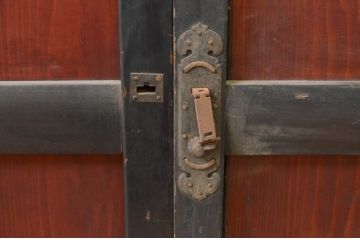アンティーク建具　漆塗り　落ち着いた和の空間を演出する板戸窓2枚セット(引き戸)(R-069656)