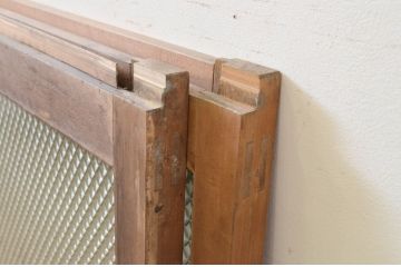 アンティーク建具　大正ロマンの雰囲気漂う古い洋館の珍しいプレス入り窓2枚セット(ガラス窓、ガラス戸、引き戸)(R-069664)
