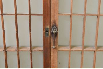 アンティーク建具　レトロな空間を演出する格子入りガラス窓2枚セット(引き戸、ガラス戸、ガラス入り障子戸)(R-069667)