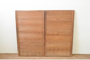 アンティーク建具　落ち着いた和の空間を演出する縦桟付き板戸窓2枚セット(引き戸、格子戸)(R-069669)