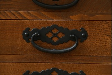 和製ヴィンテージ　民芸家具　三方栗(クリ)材　重厚な手打ち金具の佐渡小木船箪笥　(R-069677)