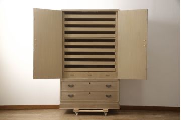中古　伝統工芸士　小林雄蔵作　繊細な透かしの金具が上品な雰囲気を醸し出す加茂総桐箪笥(胴厚、総桐たんす、着物箪笥、引き出し、和タンス)(R-069678)