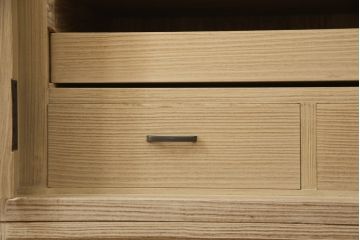 中古　伝統工芸士　小林雄蔵作　繊細な透かしの金具が上品な雰囲気を醸し出す加茂総桐箪笥(胴厚、総桐たんす、着物箪笥、引き出し、和タンス)(R-069678)