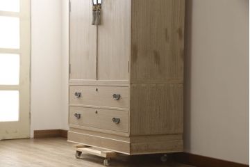 中古　伝統工芸士　小林雄蔵作　繊細な透かしの金具が上品な雰囲気を醸し出す加茂総桐箪笥(胴厚、総桐たんす、着物箪笥、引き出し、和タンス)(R-069678)