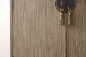 中古　伝統工芸士　小林雄蔵作　繊細な透かしの金具が上品な雰囲気を醸し出す加茂総桐箪笥(胴厚、総桐たんす、着物箪笥、引き出し、和タンス)(R-069678)