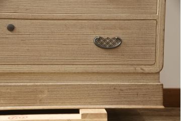 中古　伝統工芸士　小林雄蔵作　繊細な透かしの金具が上品な雰囲気を醸し出す加茂総桐箪笥(胴厚、総桐たんす、着物箪笥、引き出し、和タンス)(R-069678)