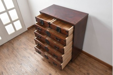 中古　美品!!　岩谷堂箪笥　漆塗り　あられ紋様の金具が目を惹く、和モダンな空間づくりにおすすめのサイドチェスト　(R-069686)