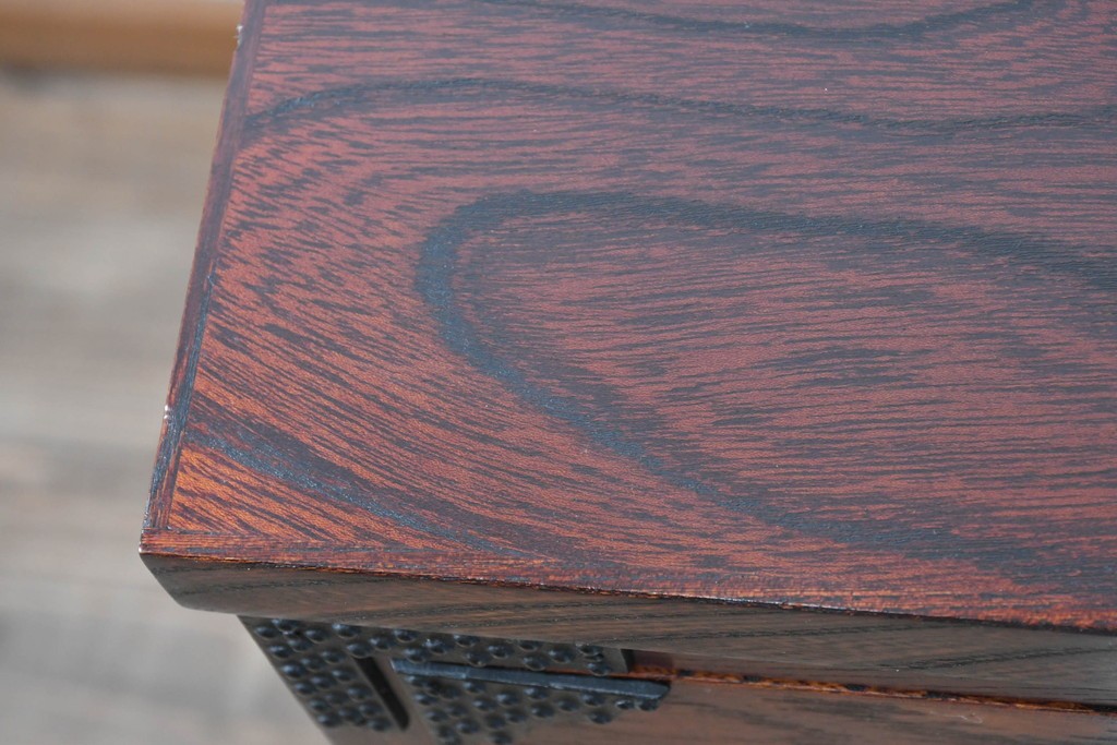 中古　美品!!　岩谷堂箪笥　漆塗り　あられ紋様の金具が目を惹く、和モダンな空間づくりにおすすめのサイドチェスト　(R-069686)