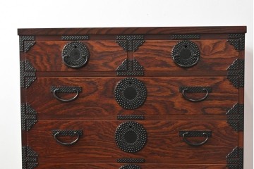 中古　美品!!　岩谷堂箪笥　漆塗り　あられ紋様の金具が目を惹く、和モダンな空間づくりにおすすめのサイドチェスト　(R-069686)