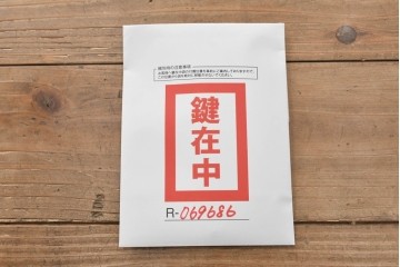 中古　美品!!　岩谷堂箪笥　漆塗り　あられ紋様の金具が目を惹く、和モダンな空間づくりにおすすめのサイドチェスト　(R-069686)