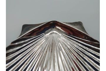 昭和レトロ　銀座和光(WAKO)　SILVER970・950　銀製　総重量約53g　レモン皿・フォーク(ピック)2点セット(箱付き、レモントレー、小皿、銀食器、シェルモチーフ)(R-069697)