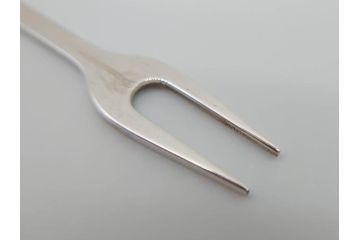昭和レトロ　銀座和光(WAKO)　SILVER970・950　銀製　総重量約53g　レモン皿・フォーク(ピック)2点セット(箱付き、レモントレー、小皿、銀食器、シェルモチーフ)(R-069697)