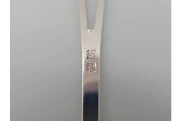 昭和レトロ　銀座和光(WAKO)　SILVER970・950　銀製　総重量約53g　レモン皿・フォーク(ピック)2点セット(箱付き、レモントレー、小皿、銀食器、シェルモチーフ)(R-069697)