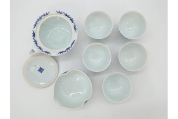 平安　京泉作　染付　岩竹絵のデザインが目を惹く煎茶器セット(急須、湯冷まし、湯呑み5客、共箱付き、和食器、茶道具、茶器)(R-069704)