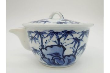 平安　京泉作　染付　岩竹絵のデザインが目を惹く煎茶器セット(急須、湯冷まし、湯呑み5客、共箱付き、和食器、茶道具、茶器)(R-069704)