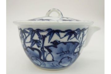 平安　京泉作　染付　岩竹絵のデザインが目を惹く煎茶器セット(急須、湯冷まし、湯呑み5客、共箱付き、和食器、茶道具、茶器)(R-069704)