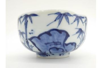 平安　京泉作　染付　岩竹絵のデザインが目を惹く煎茶器セット(急須、湯冷まし、湯呑み5客、共箱付き、和食器、茶道具、茶器)(R-069704)