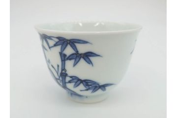 平安　京泉作　染付　岩竹絵のデザインが目を惹く煎茶器セット(急須、湯冷まし、湯呑み5客、共箱付き、和食器、茶道具、茶器)(R-069704)