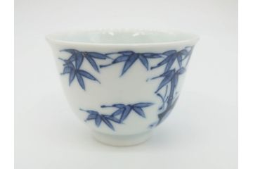 平安　京泉作　染付　岩竹絵のデザインが目を惹く煎茶器セット(急須、湯冷まし、湯呑み5客、共箱付き、和食器、茶道具、茶器)(R-069704)