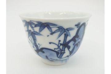 平安　京泉作　染付　岩竹絵のデザインが目を惹く煎茶器セット(急須、湯冷まし、湯呑み5客、共箱付き、和食器、茶道具、茶器)(R-069704)