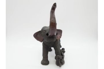 金工師　塚原常光作　象とライオンの戦い　高さ34cm　重量約6.2kg　ブロンズ像(ゾウ1体、トラ2体、置物、オブジェ)(R-069708)