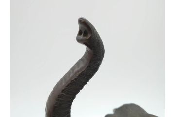 金工師　塚原常光作　象とライオンの戦い　高さ34cm　重量約6.2kg　ブロンズ像(ゾウ1体、トラ2体、置物、オブジェ)(R-069708)