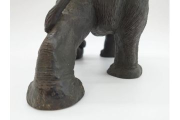 金工師　塚原常光作　象とライオンの戦い　高さ34cm　重量約6.2kg　ブロンズ像(ゾウ1体、トラ2体、置物、オブジェ)(R-069708)