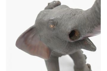 金工師　塚原常光作　象とライオンの戦い　高さ34cm　重量約6.2kg　ブロンズ像(ゾウ1体、トラ2体、置物、オブジェ)(R-069708)