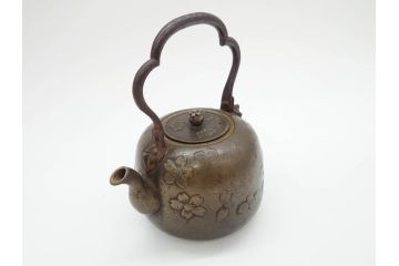時代物　桜紋が味わい深い魅力を放つ湯沸(銅瓶、鉄瓶、茶道具、湯瓶、共箱付き)(R-069714)
