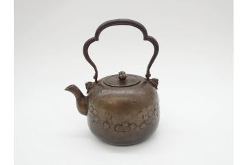 時代物　桜紋が味わい深い魅力を放つ湯沸(銅瓶、鉄瓶、茶道具、湯瓶、共箱付き)(R-069714)