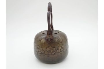 時代物　桜紋が味わい深い魅力を放つ湯沸(銅瓶、鉄瓶、茶道具、湯瓶、共箱付き)(R-069714)