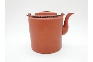 中国　朱泥　源典炳記　花鳥図　茶道具　繊細なデザインが彫られた急須(共箱付き、和食器、茶器)(R-069715)