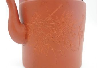 中国　朱泥　源典炳記　花鳥図　茶道具　繊細なデザインが彫られた急須(共箱付き、和食器、茶器)(R-069715)