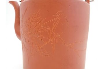 中国　朱泥　源典炳記　花鳥図　茶道具　繊細なデザインが彫られた急須(共箱付き、和食器、茶器)(R-069715)