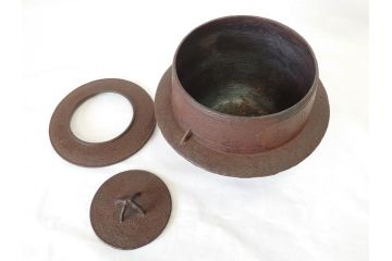 釜師　大国　藤兵衛　茶来渇　飯来飢　替蓋付き　不審庵　味わい深く上質な造りの茶飯釜(茶道具、大國、共箱付き)(R-069716)