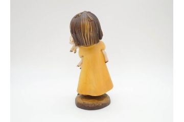 イタリア　ANRI(アンリ)　Juan FERRANDIZ(ホアンフェランディス)　子羊を抱く少女　笑顔が可愛らしい木彫り人形(ウッドドール、置物)(R-069719)